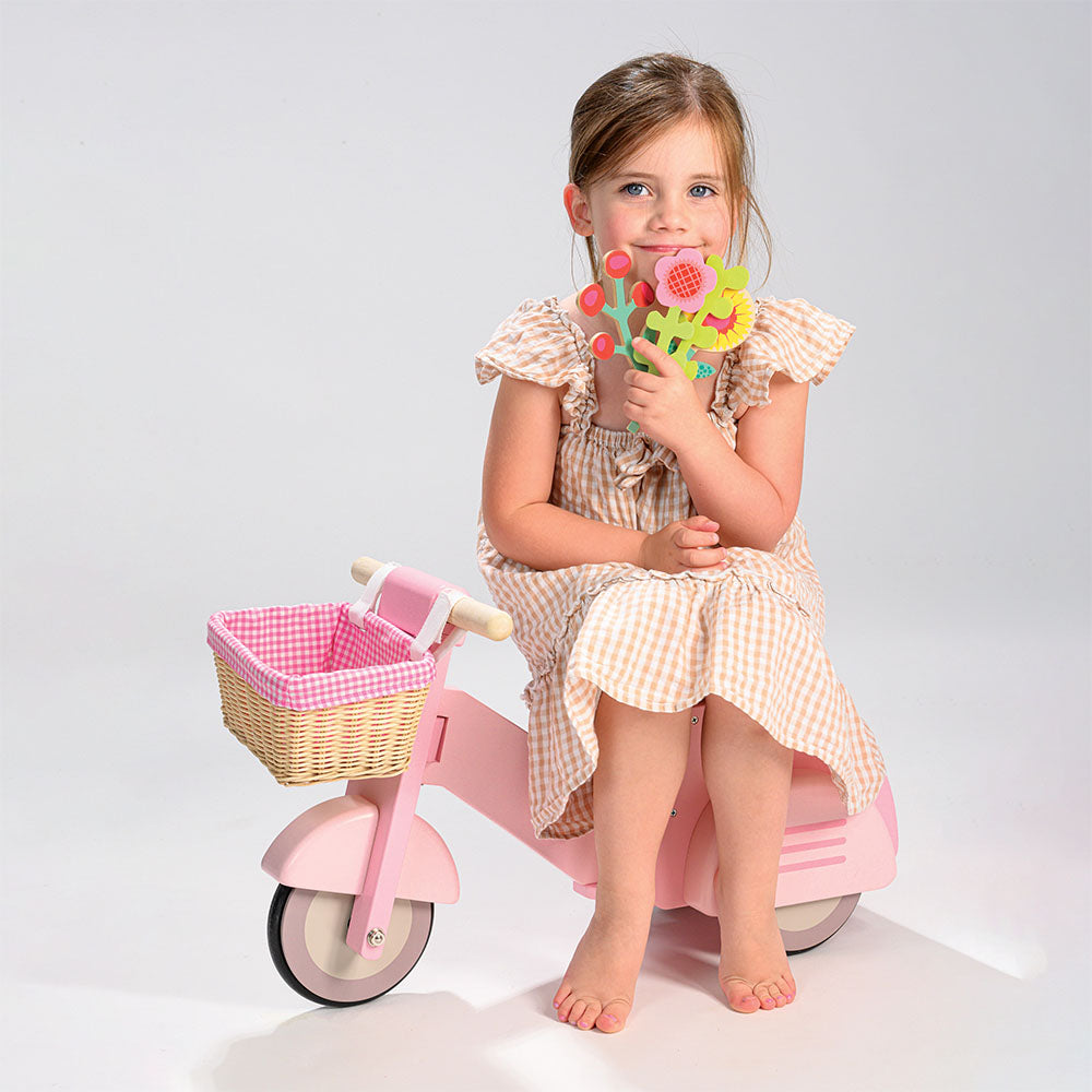 Robogó kosárral – rózsaszín / Scooter with basket