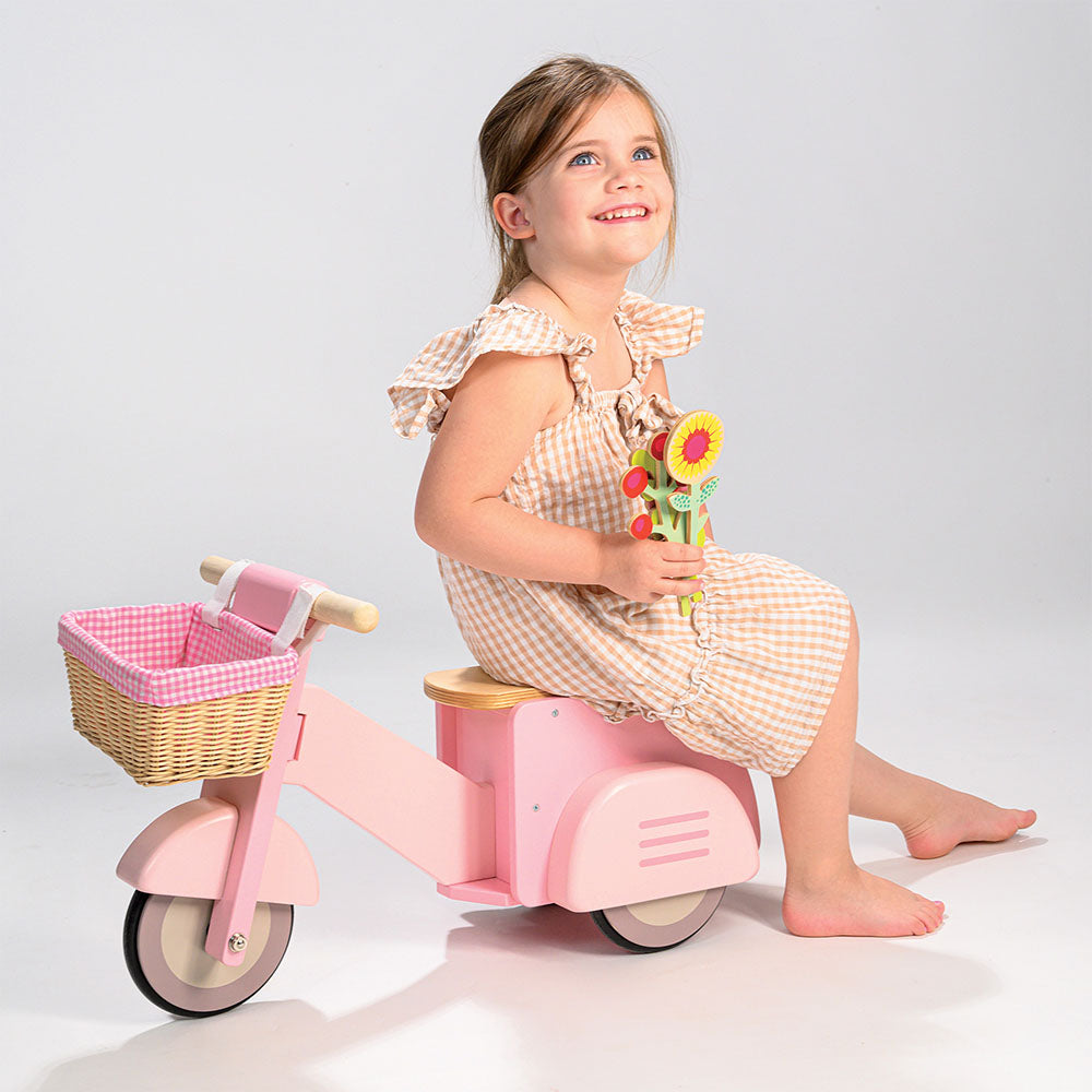 Robogó kosárral – rózsaszín / Scooter with basket