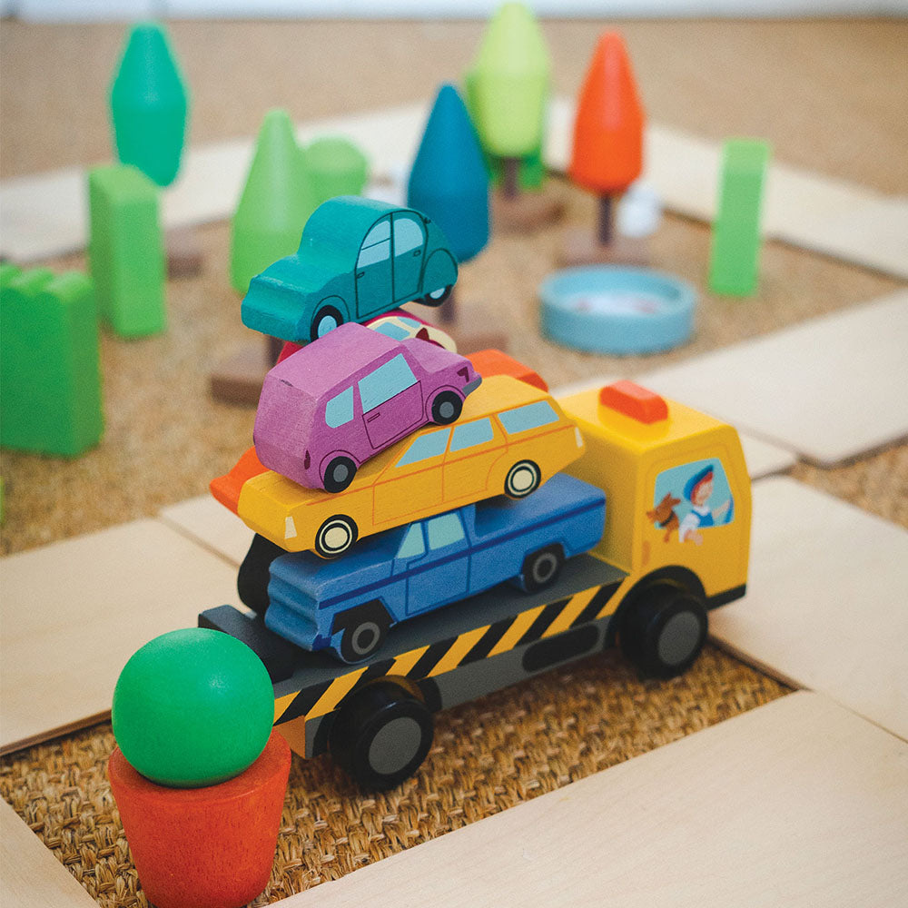 Egyensúlyozó kisautók kamionon / Stacking Cars