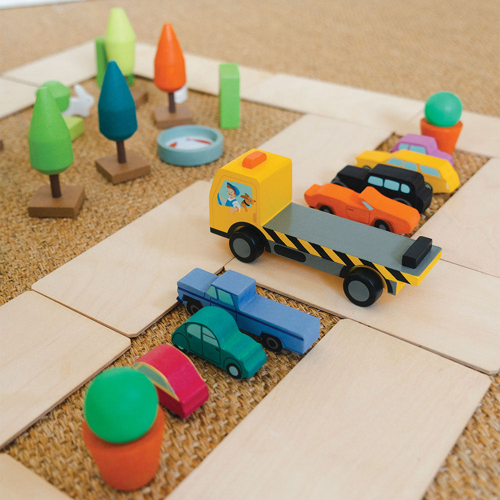 Egyensúlyozó kisautók kamionon / Stacking Cars