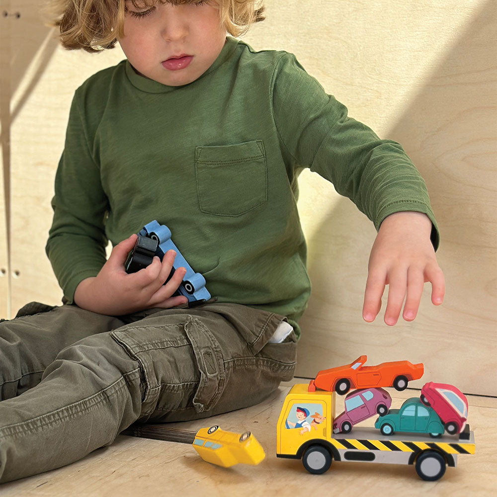 Egyensúlyozó kisautók kamionon / Stacking Cars