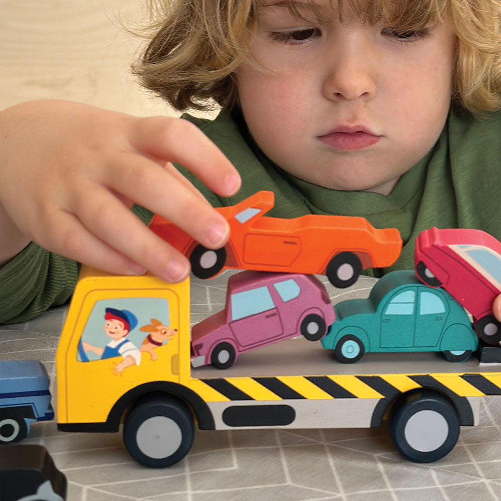 Egyensúlyozó kisautók kamionon / Stacking Cars
